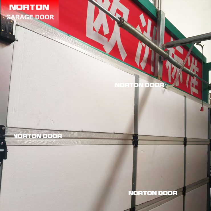 Single layer cutis garage portam panel